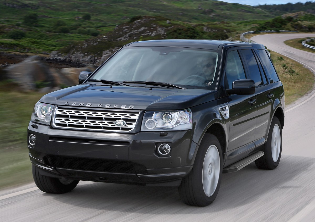 Пороги алюминиевые "Premium-Black" Rival для Land Rover Freelander 2006-2010-2012-2014, 173 см, 2 шт., A173ALB.3102.1
